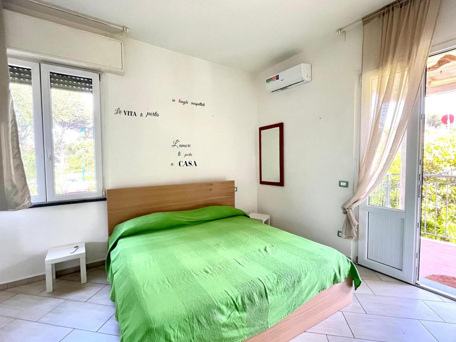 Pineta Apartament Тирренія Екстер'єр фото
